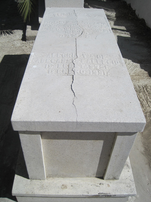 شاهدة قبر abecassis alegria