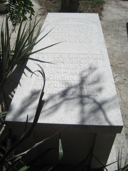 Stèle de benitah esther