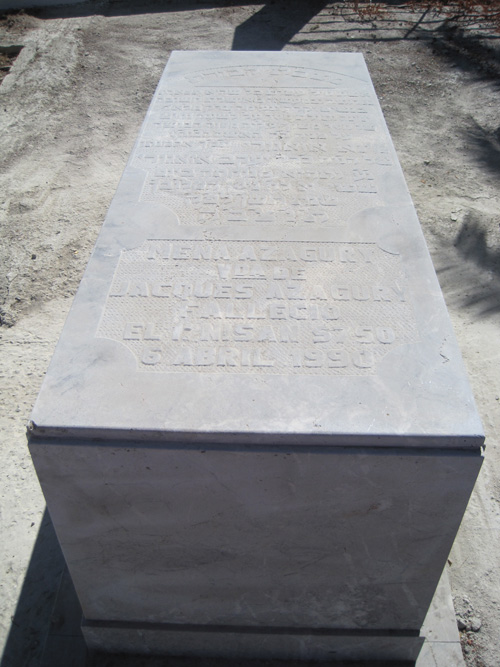 Lápide de azagury mena