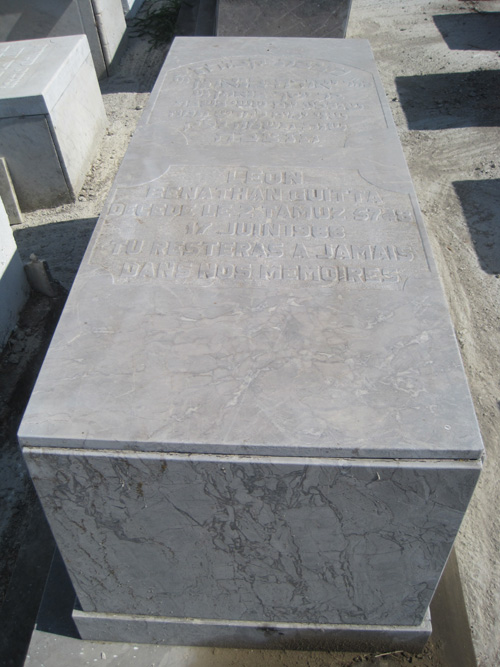 Lápide de benathan leon yehuda