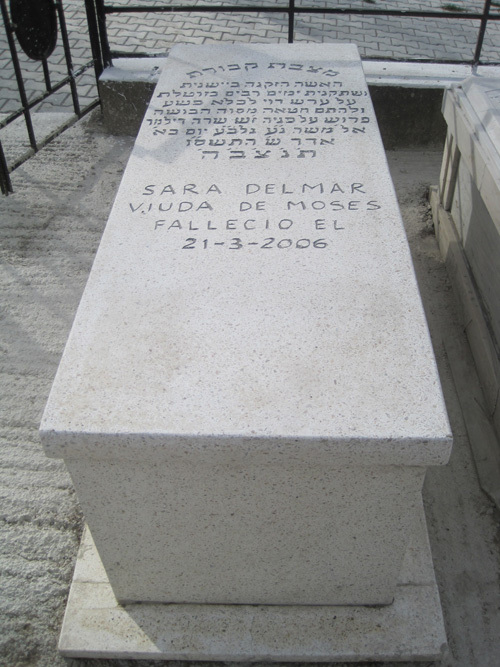 Lápide de delmar sara