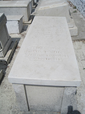 Stèle de benhayon esther