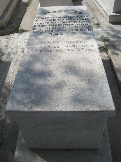 Lápide de botbol zohra