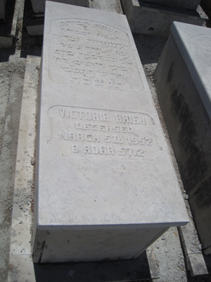 arieh victoria fejfája