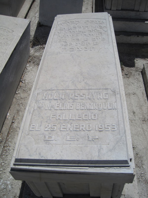 Stèle de assayag hola