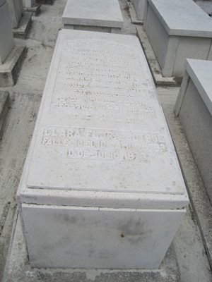 Stèle de botbol clara flora