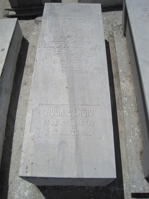 Stèle de bengio hola