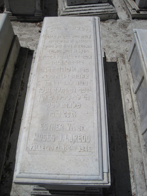 Stèle de laredo esther de