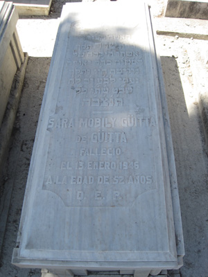 Stèle de guitta sara mobily