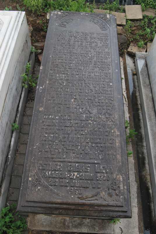 Stèle de levy esther