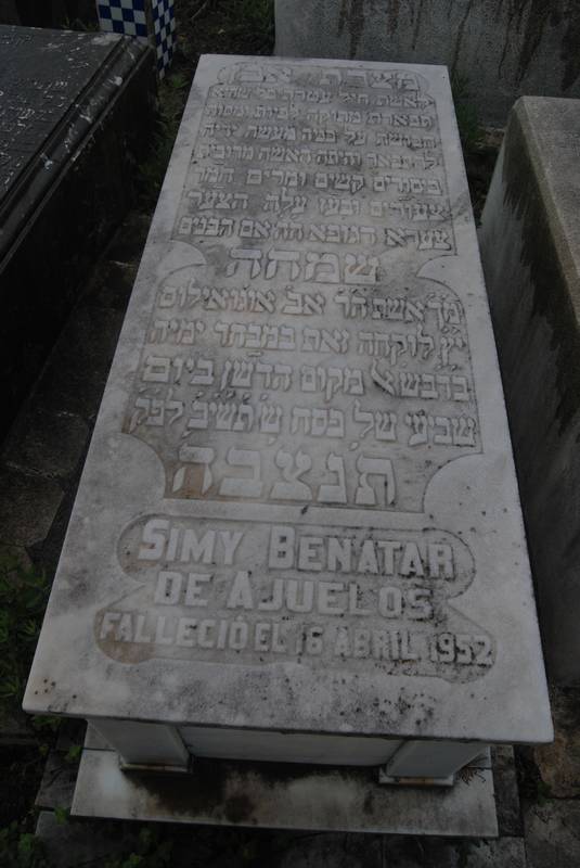 Estela de ajuelos simy