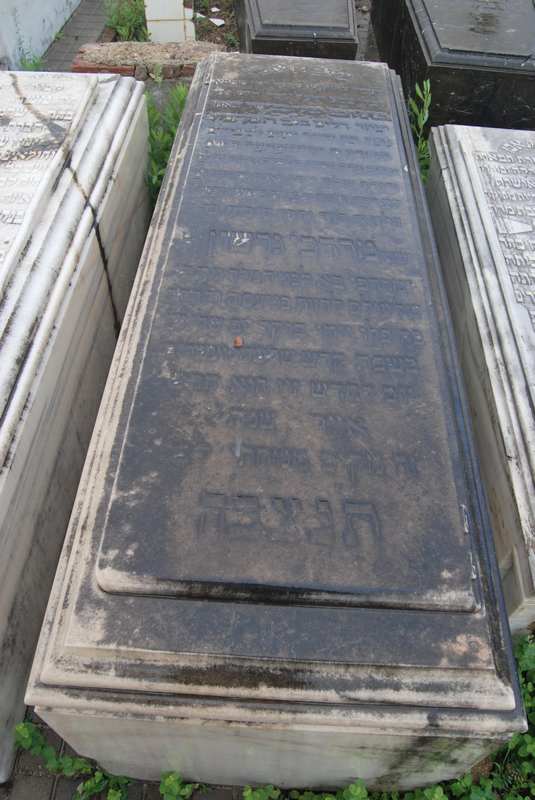 garzon mordechai fejfája
