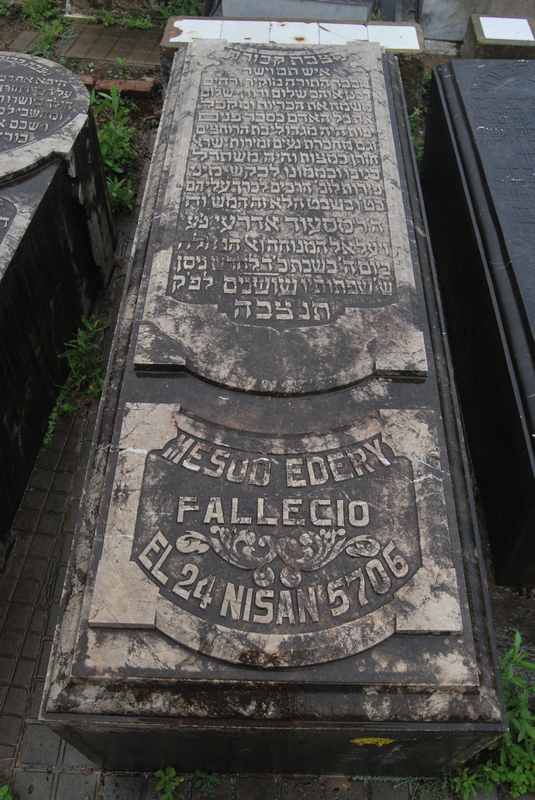 Lápide de edery mesod