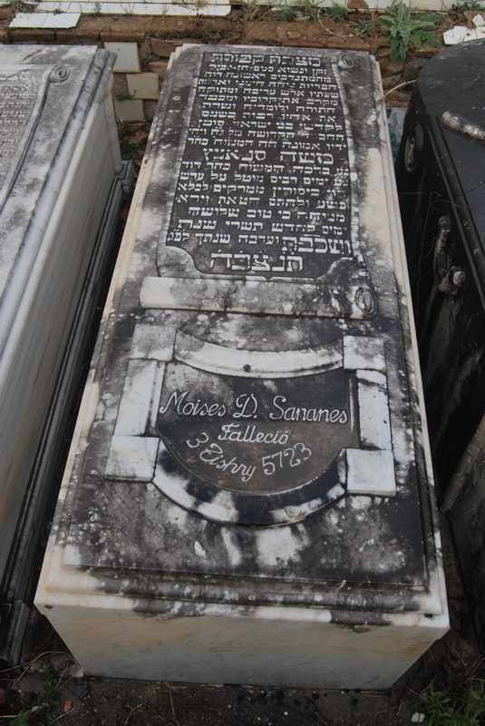 Lápide de sananes moises