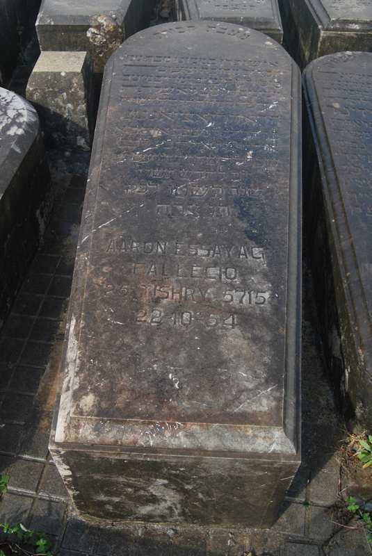 Grafsteen van essayag aaron