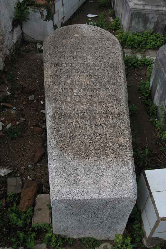 Grafsteen van attia jacob