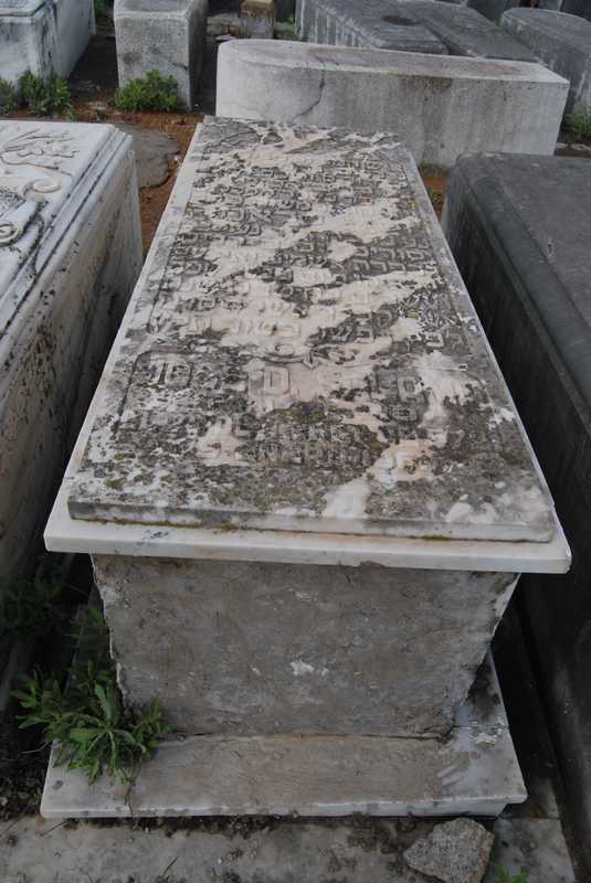 salama jose fejfája