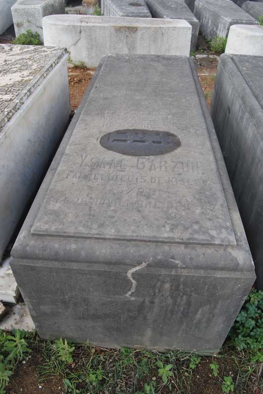 Tombstone of garzon isaac