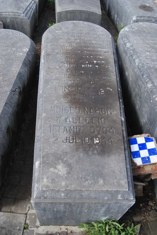 Lápide de nahon moises