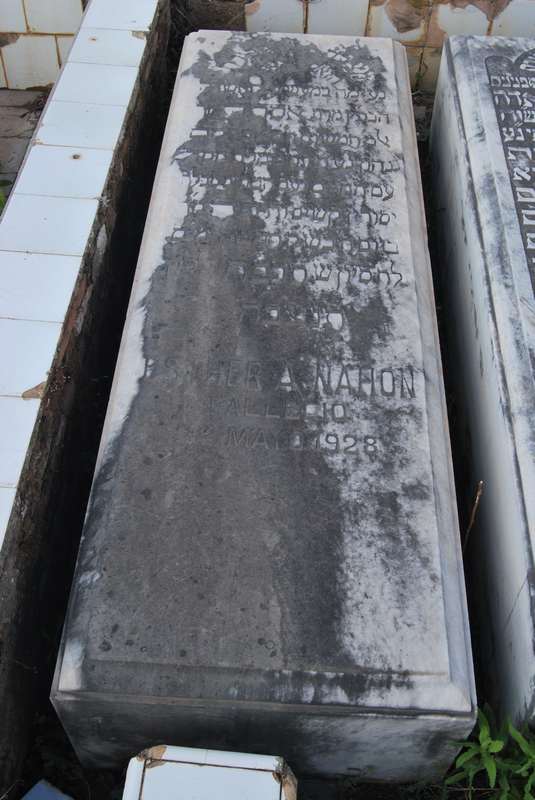 Grabstein von nahon esther