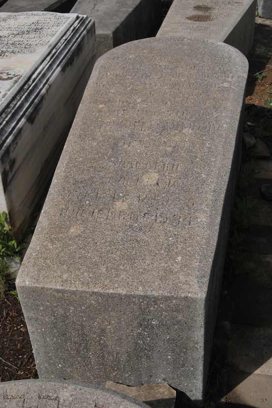 Lápide de fhima isaac