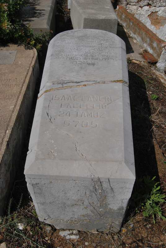 Lápide de lancri isaac