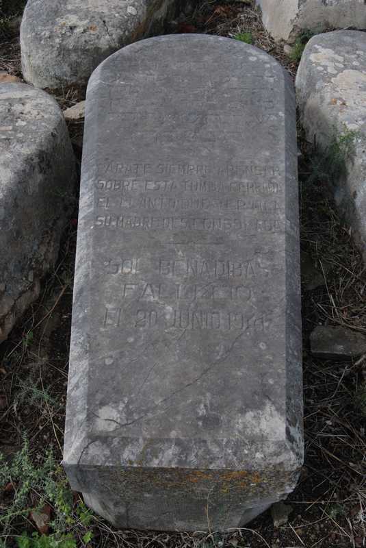Estela de benadibas sol