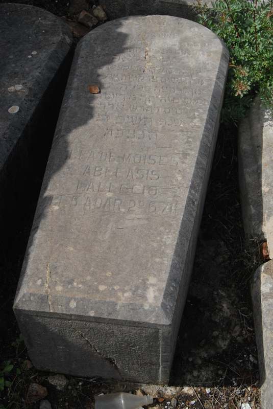 Stèle de abecasis lea