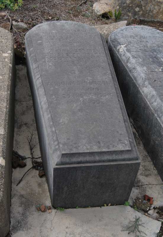 garzon ambram fejfája