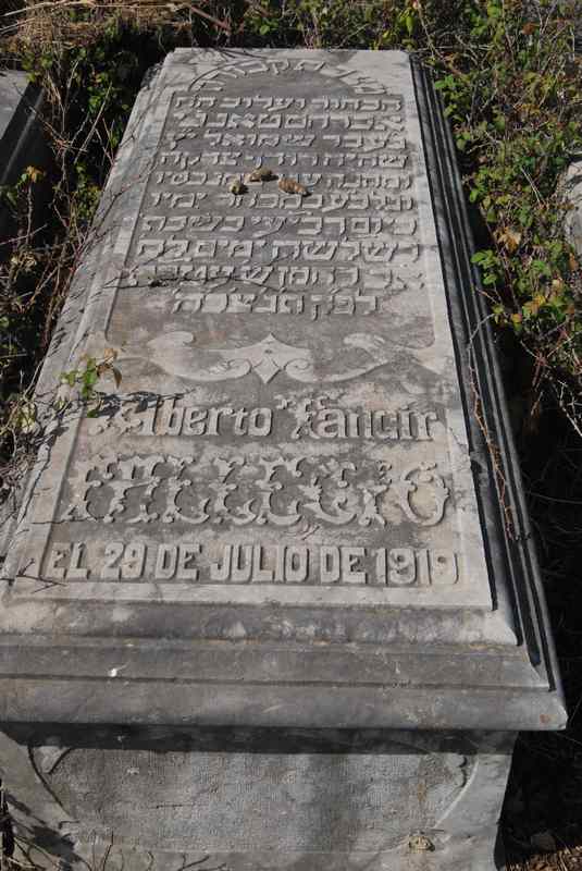 Lápide de tangir alberto