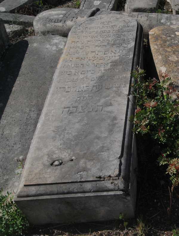 Stèle de attia esther