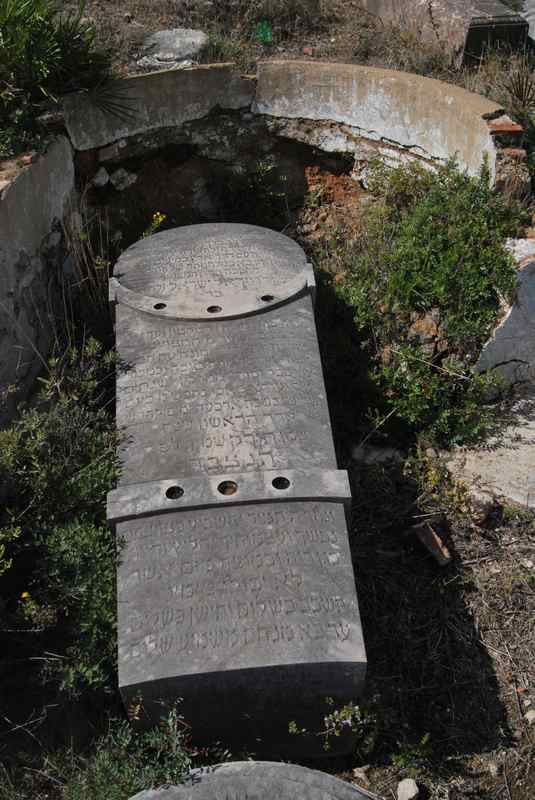 israel vidal का स्मारक