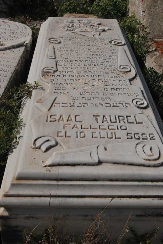 Lápide de taurel isaac
