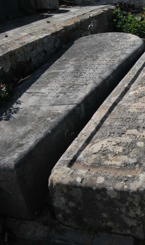 Lápide de benchimol esther
