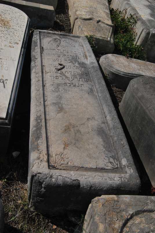 מצבת ececuri abraham