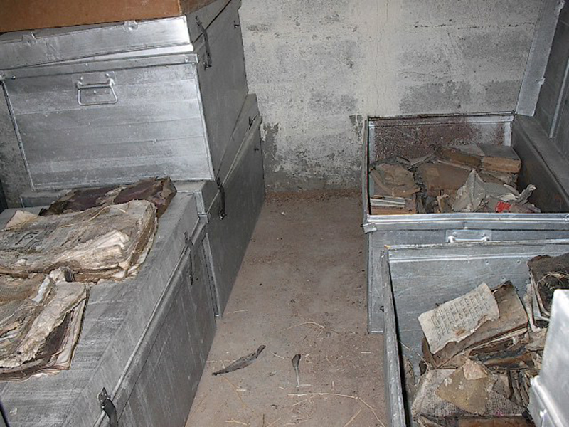 ija-books-and-documents-in-metal-trunks-may-2003 — page 1 · Iraqi Jewish Archive (NARA) · judeoiraq.org