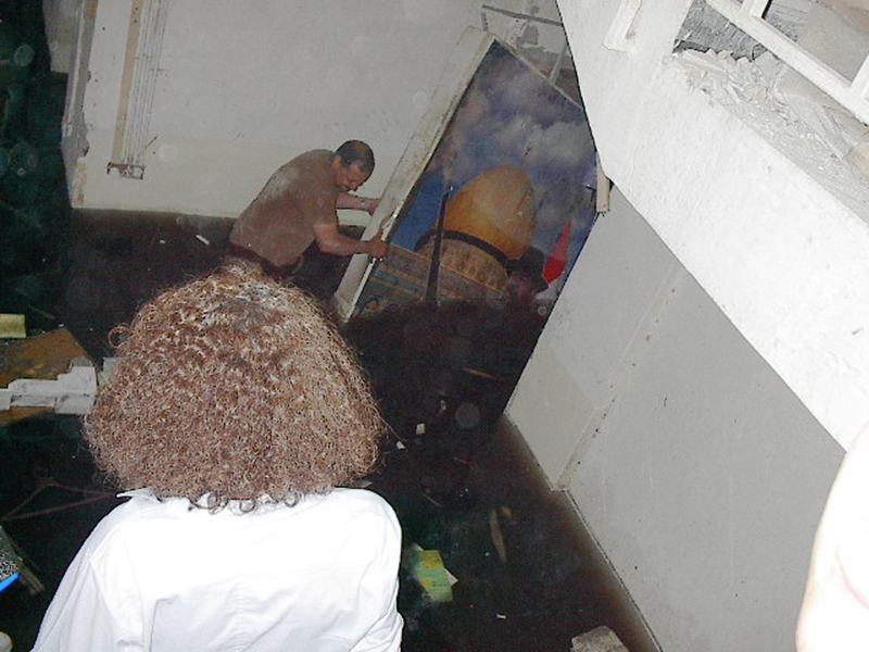 ija-finding-the-mukhabarat-basement-filled-with-3-4-ft-dirty-water-2003 — page 1 · Iraqi Jewish Archive (NARA) · judeoiraq.org